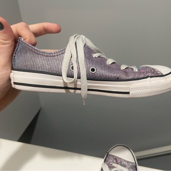 Kids shimmery purple converse size 2 *inspect photos for wear - Picture 9 of 10